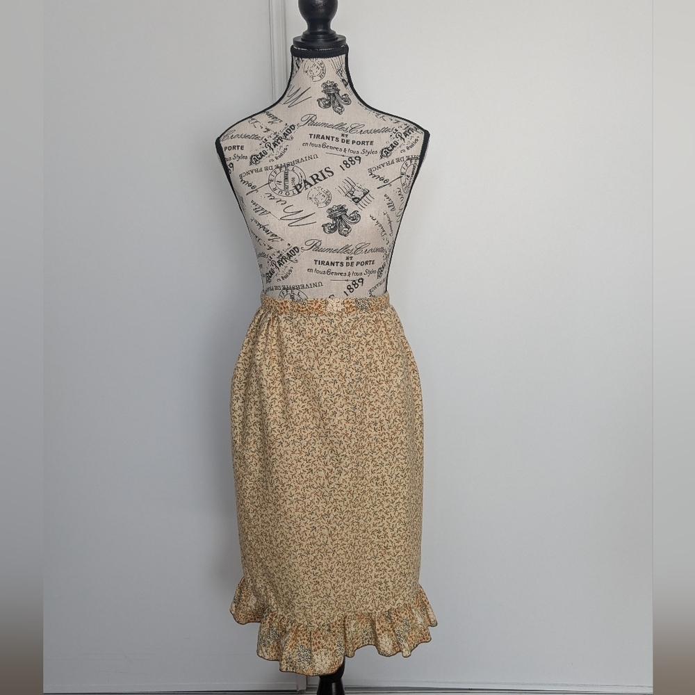 Vintage Floral Prairie Wrap Skirt | Browns Linens Canada Cottagecore